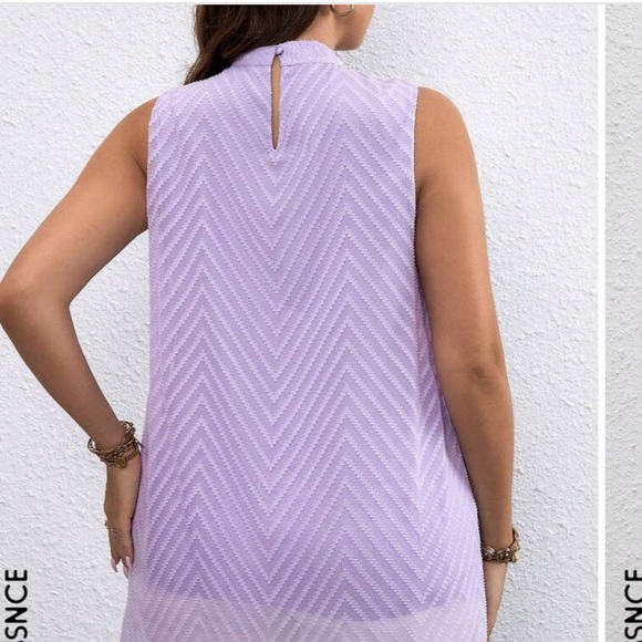 Essnce Plus Keyhole Neckline Top-M - Picture 2 of 2